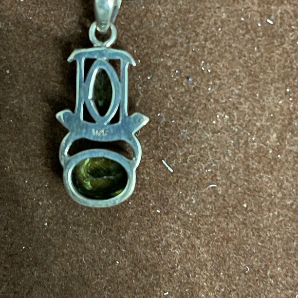 Sterling silver Peridot and amethyst necklace and earrings - Picture 4 of 4